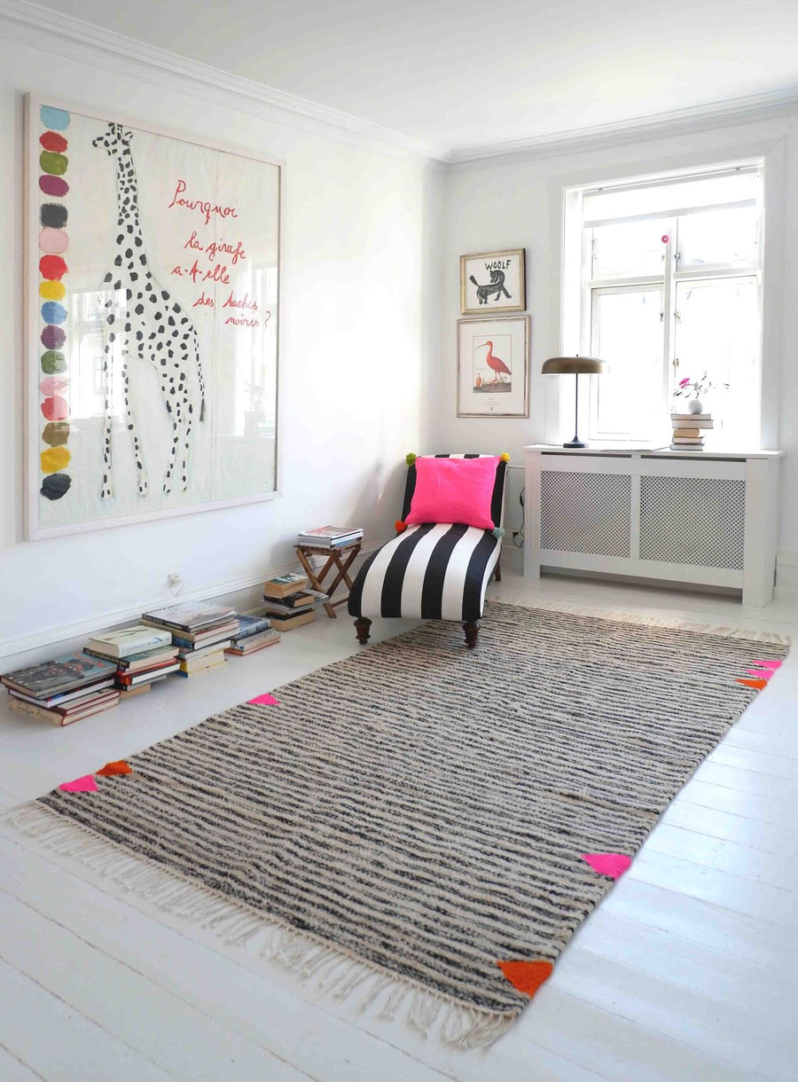 Thin Stripe Triangle Rug