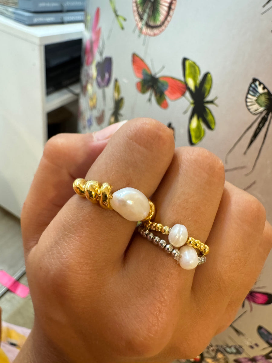 Gold twist pearl ring