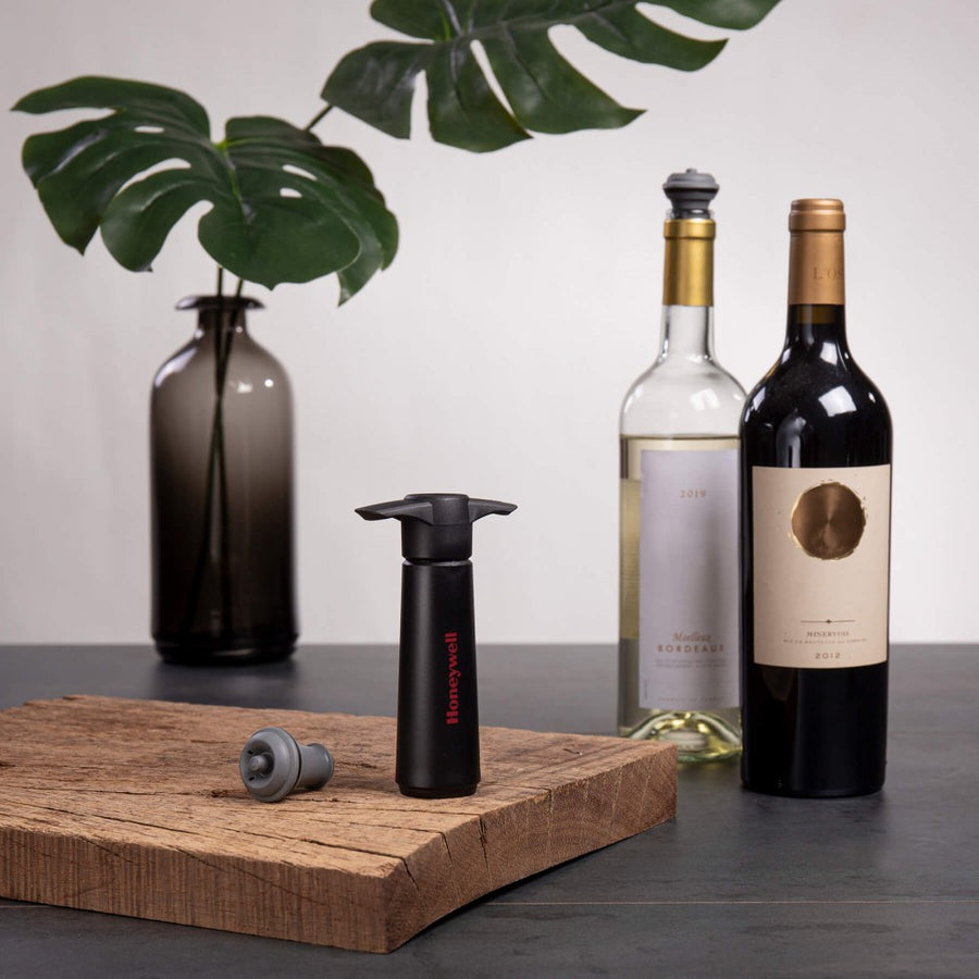 Wine Saver Gift Pack with 2 Stoppers